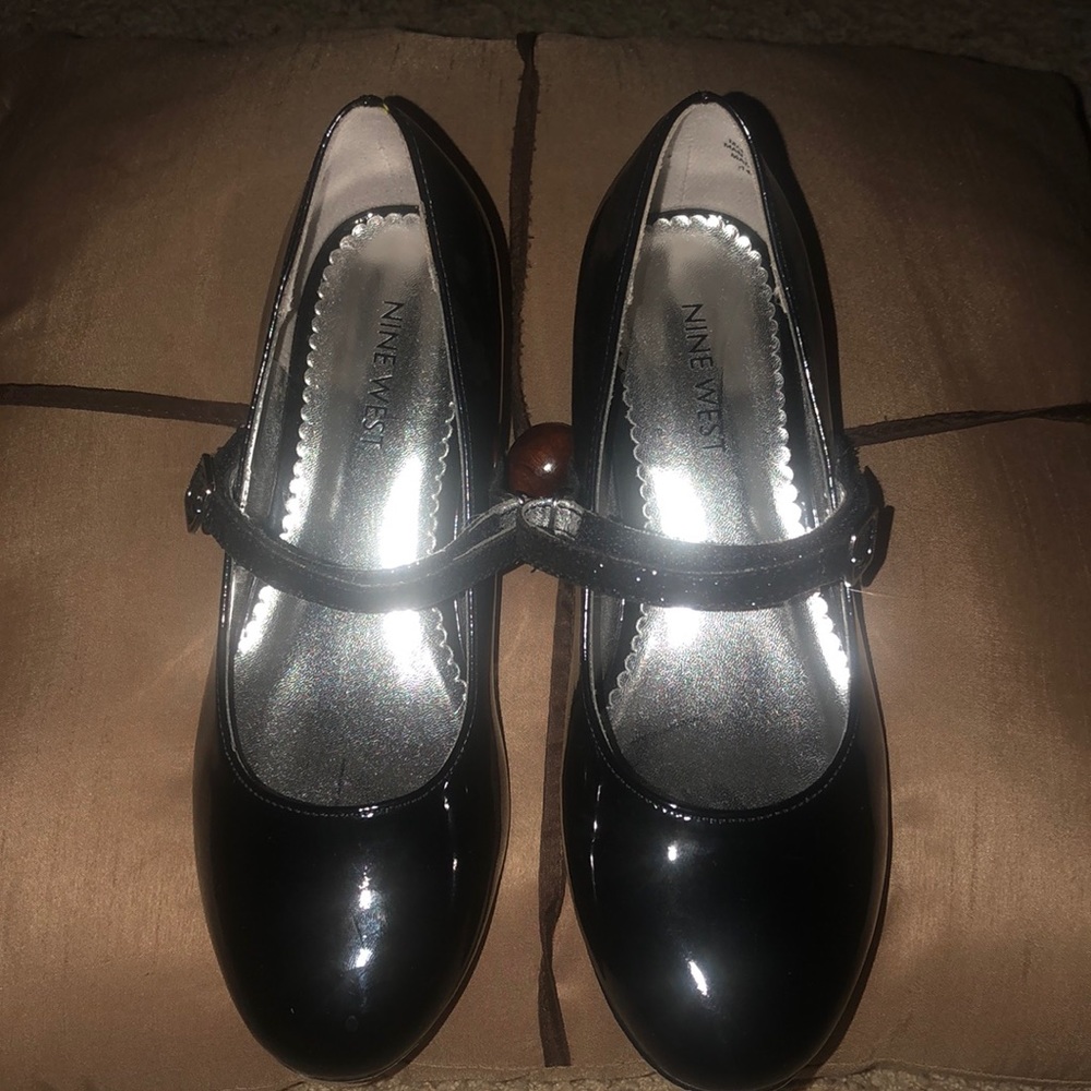 Black Mary Jane with small heel
